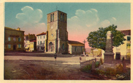 42. CPA. SAINT JEAN SOLEYMIEUX -  Place Publique - égise Et Monument Aux Morts - Scan Du Verso - - Saint Jean Soleymieux