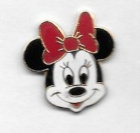 Pin's  BD , Cinéma, DISNEY, Personnage  MINNIE  AVEC  UN  NOUED  ROUGE  DANS  LES  CHEVEUX  Verso  DISNEY - BD