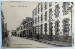 C. P. A. : 22 PLOUARET : Route De La Gare, Restaurant Café, Animé, En 1916 - Plouaret