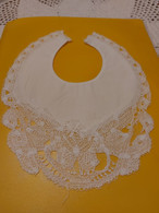 BAVOIR DE POUPEE ANCIEN DENTELLE - Spitzen Und Stoffe