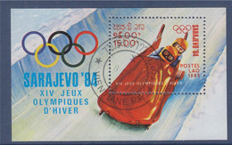 Bloc 1 Timbre Dentelé Oblitéré République Populaire Lao Jeux Olympiques Sarajevo 84 Bobsleigh Vientiane 8.7.83 - Hiver 1984: Sarajevo