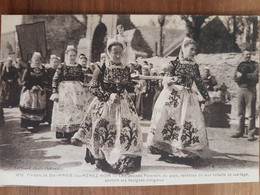 Plomodiern.pardon De Sainte Marie Du Menez Hom.les Jeunes Femmes Du Pays.coiffes Costumes Bretons.le Doaré 1010 - Plomodiern