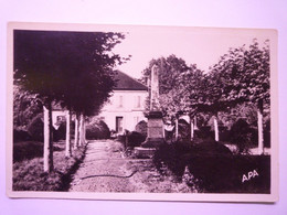 2020 - 8167  CASTERA-VERDUZAN  (Gers)  :  Parc , Monument Aux Morts  -  Groupe Scolaire  -  Carte SM   XXX - Castera