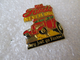 PIN'S    FORD   OLD FORD'S NEVER DIE - Ford