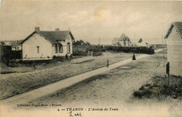 Tharon * L'arrivée Du Train * Locomotive * Ligne Chemin De Fer Loire Atlantique Atlantique - Tharon-Plage