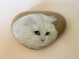 White Chinchilla Persian Cat Hand Painted On A Spanish Beach Rock Paperweight Decoration - Paper-weights