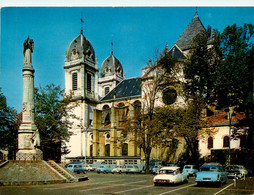 Dax * Place Et Cathédrale De La Ville * Voiture Automobile Ancienne CITROEN DS - Dax