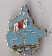 PIN'S THEME SPORT  PARACHUTISME  PARA SPORTIF  ARDENNES - Parachutespringen