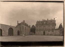 Doué La Fontaine * La Place De L'hôpital Civil * Photo Ancienne - Doue La Fontaine