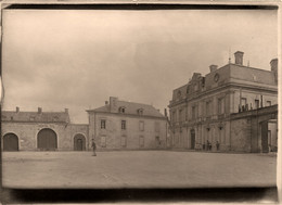 Doué La Fontaine * La Place De L'hôpital Civil * Photo Ancienne - Doue La Fontaine