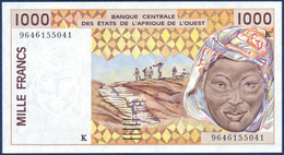 WEST AFRICAN STATES Afrique De L'Ouest - SENEGAL SÉNÉGAL 1000 FRANCS P-711Kf Peanuts Hauling Woman River Houses 1996 UNC - Senegal