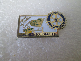 PIN'S   ROTARY INTERNATIONALE  CANNES  SOLIDARITES - Associations