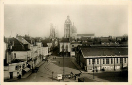 Tours * Les Halles * Tours De L'horloge Et Charlemagne - Tours