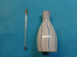 Petit Vase  Hauteur 12.5cm Porcelaince ??? - Art Populaire