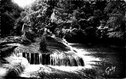 Segré * La Rivière L'oudon Au Barrage Du Moulin Sous La Tour - Segre