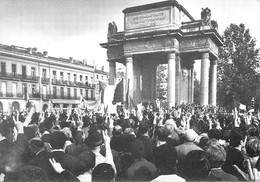 GREVES - MAI 1968 - TOULOUSE - MANIFESTATION GAULLISTES AUX MONUMENTS AUX MORTS  - VENDREDI 31 MAI 1968. - Sciopero