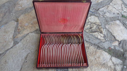 1 Coffret De 12 Cuillères Et 12 Fourchettes Métal Argenté Orfevrerie Gustave Racine à Marseille (Bouches Du Rhone) - Cucharas