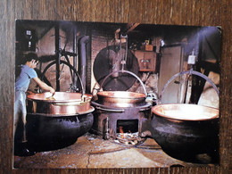 L30/494 LA FRANCHE COMTE . UN VIEUX CHALET DE FABRICATION DU GRUYERE DE COMTE - Franche-Comté