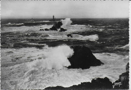 Pointe Du Raz - Phare De La Vieille, Tempête Au Raz De Sein - Plogoff