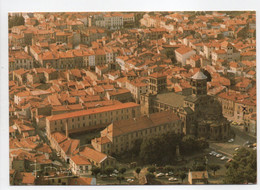 - CPM ISSOIRE (63) - L'église Saint-Austremoise (vue Aérienne) - Photo DEBAISIEUX N° 40 - - Issoire