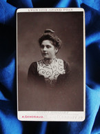 Photo CDV Gendraud à Clermont Ferrand  Beau Portrait Femme  CA 1895 - L525 - Oud (voor 1900)