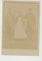 CAPENDU - GUERRE 1914-18 - Cliché Montrant 2 Poilus Posant Avec Une Infirmière Daté Au Dos Du 24 Février 1915 - Capendu