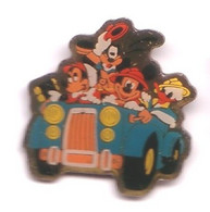 BD265 Pin's DISNEY En Voiture Mickey Dingo Daisy Donald Achat Immédiat Immédiat - Disney