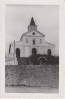 974 Ile De La Réunion  - TROIS BASSINS - ANCIENNE PHOTOGRAPHIE  - FACADE DE L'EGLISE NOTRE DAME DES SEPT COULEURS - Autres & Non Classés