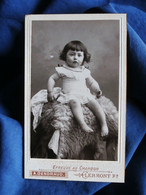 Photo CDV  Gendraud à Clermont Ferrand  Bébé Brun Assis Sur Une Fourrure  CA 1895-1900 - L525 - Old (before 1900)