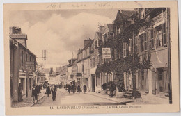 CPA Landivisiau  (29) Hotel Du Commerce Dubois, Dans La  Rue Louis Pasteur  Commerces Rare Avec  Note Au Verso - Landivisiau