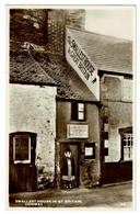 Ref 1416 - Real Photo Postcard - Smallest House In Britain - Conway Caernarvonshire Wales - Caernarvonshire