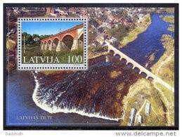 LATVIA 2002  Kuldiga Bridge Block MNH / **.  Michel Block 16 - Lettland