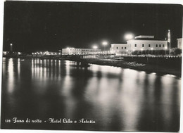 W5835 Fano (Pesaro) - Spiaggia - Alberghi Lido E Astoria - Panorama Notturno Notte Nuit Night Nacht / Viaggiata 1955 - Fano