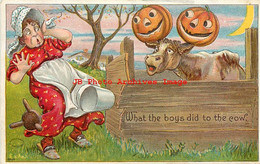 282447-Halloween, Julius Bien No 9804, Lady Startled By Cow With Jack O Lanterns On Horns - Halloween