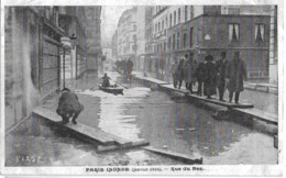 PARIS INONDE - RUE DU BAC - SUPERBE ANIMATION - 1910 - De Overstroming Van 1910
