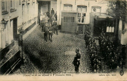 Cassel * Les Généraux JOFFRE Et FOCH Traversant La Cour De L'hôtel Sauvage * Militaire Général 2 Novembre 1914 - Cassel