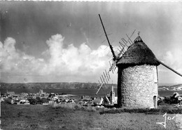 Camaret Sur Mer * Le Vieux Moulin De Kermeur * La Ville De Camaret Et à L'horizon La Pointe Des Espagnols - Camaret-sur-Mer