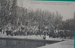 Funérailles Des Victimes Du Liberté - Rangement Des Cercueils Au Quai De L"Horloge - Boten