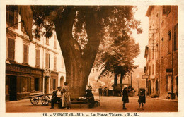 Vence * La Place Thiers * Pharmacie ROUBAUD * Villageois - Vence