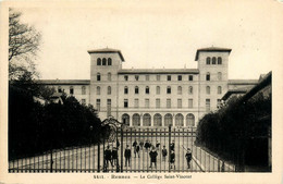 Rennes * Le Collège St Vincent * La Cour De Récréation * école - Rennes