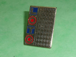 Pin's / Jeux : Loto         TB1/H - Jeux