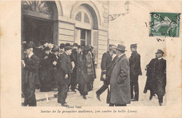 83-TOULON-AFFAIRE ULLMO-SORTIE DE LA PREMIERE AUDIENCE- AU CENTRE LA BELLE LISON - Toulon