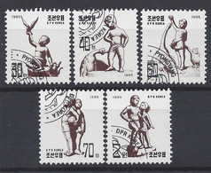 COREE Du NORD - YVERT N° 2613/7 - SCULPTURES D'ENFANTS - Oblitérés - Korea (Nord-)