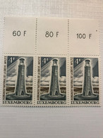 LUXEMBOURG BLOC DE 3 TIMBRES POSTES MONUMENT NATIONAL DE LA GREVE WILTZ PHILATELIE - Blokken & Velletjes