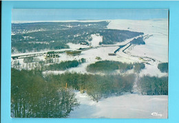 12----pistes De Ski De LAGUIOLE--vue Générale De La Station Vue Du Puy Du Roussillon---voir 2 Scans - Laguiole