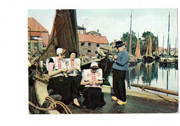 Cpm - Spakenburg - Haven - Animation Femme Folklore Tricot Homme Sabots Bateau - Spakenburg