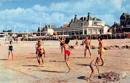 A-20-6601 : JEUX DE PLAGE A PORNICHET. VOLLEYBALL - Pallavolo