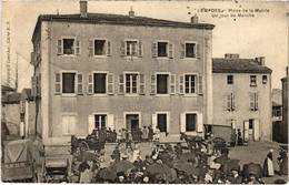 CPA LEMPDES - Place De La Mairie Un Jour De Marché (72617) - Lempdes