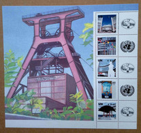 V1 Nations Unies (Vienne) : Les Nations Unies Vienne - Bâtiments, Drapeaux, "Femme Libre", "Fontaine", Cloche De La Paix - Unused Stamps