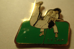 Pin's Sports Combats Judo Club S.F.C.JAM - Judo